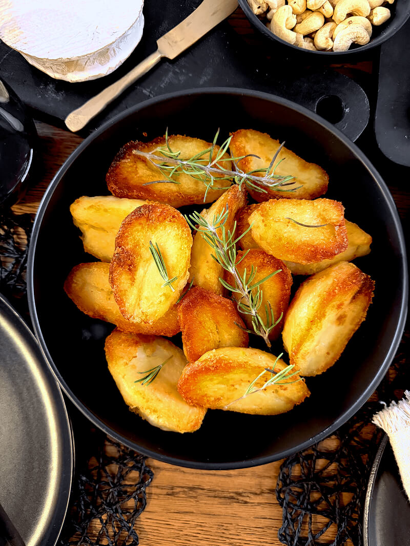 Crispy Garlic Roast Potatoes